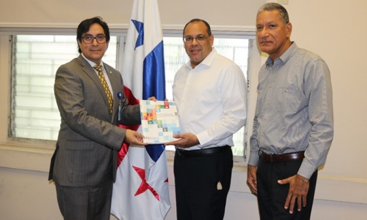 Consultor del PNUD presenta avances en materia del SIGOB y recibe ejemplar del documento de Alineamiento