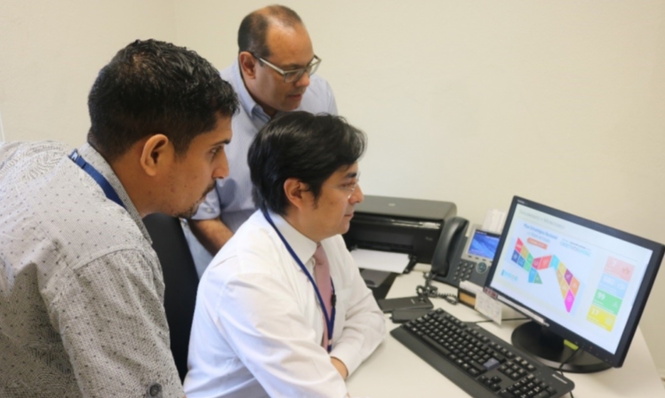 Consultor del PNUD realiza prueba tecnológica de herramienta del SIGOB en Concertación Nacional 