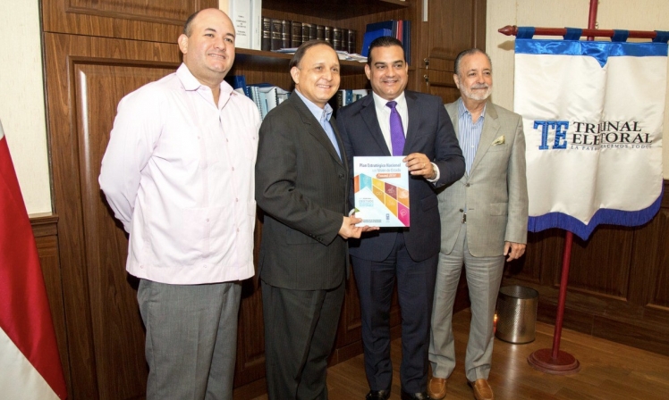 Concertación Nacional entrega Plan Panamá 2030 a Magistrados del Tribunal Electoral