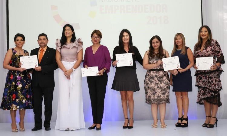 Consejera participa en Comisión Evaluadora del “Premio Nacional al Emprendedor”